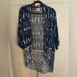 Knox Rose Blue and White Patterned Kimono